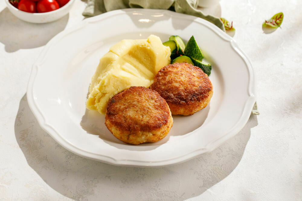Fish cutlets with mashed potatoes