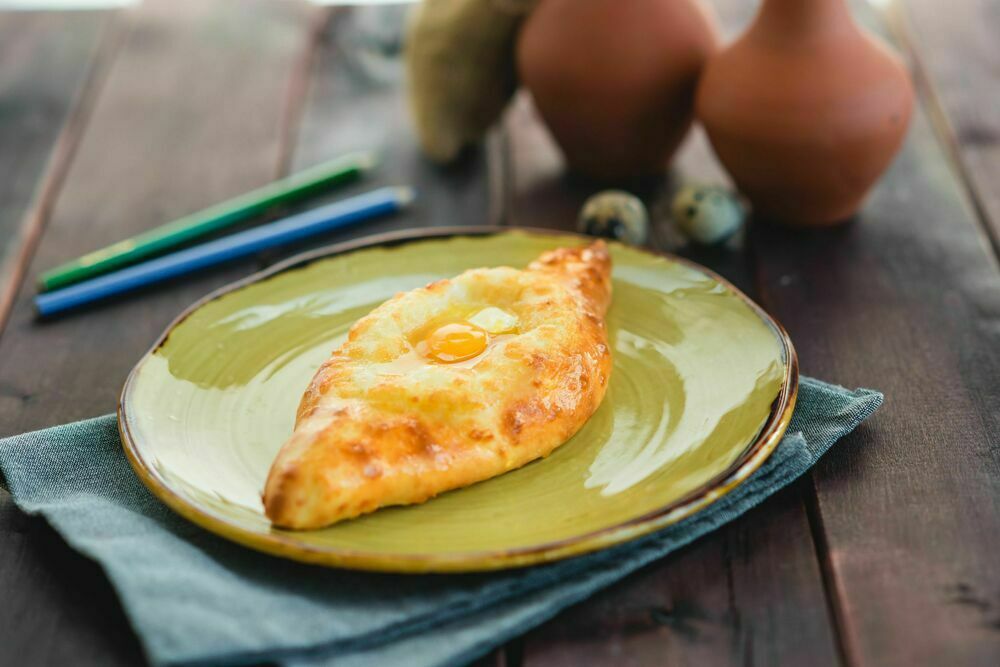 Mini khachapuri in Adjarian