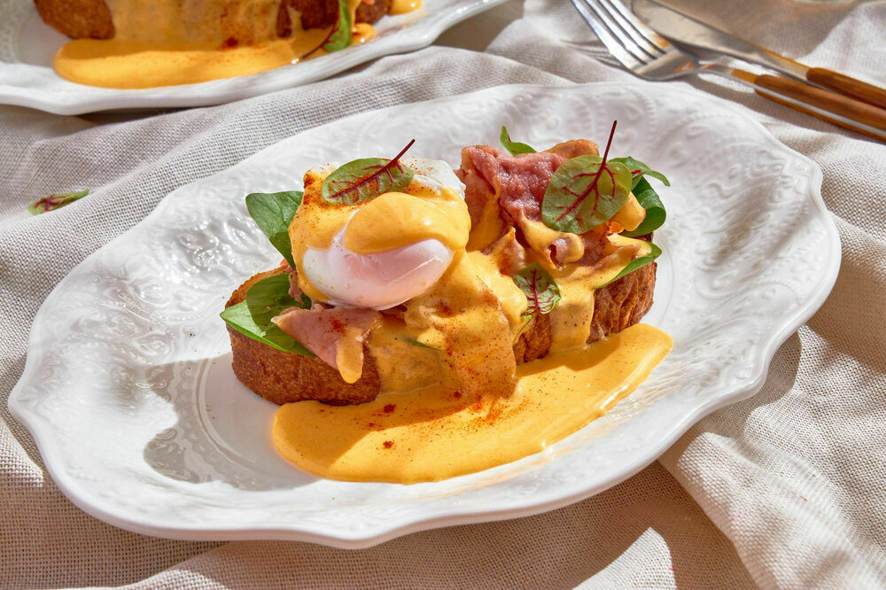 Eggs Benedict with Tambov ham