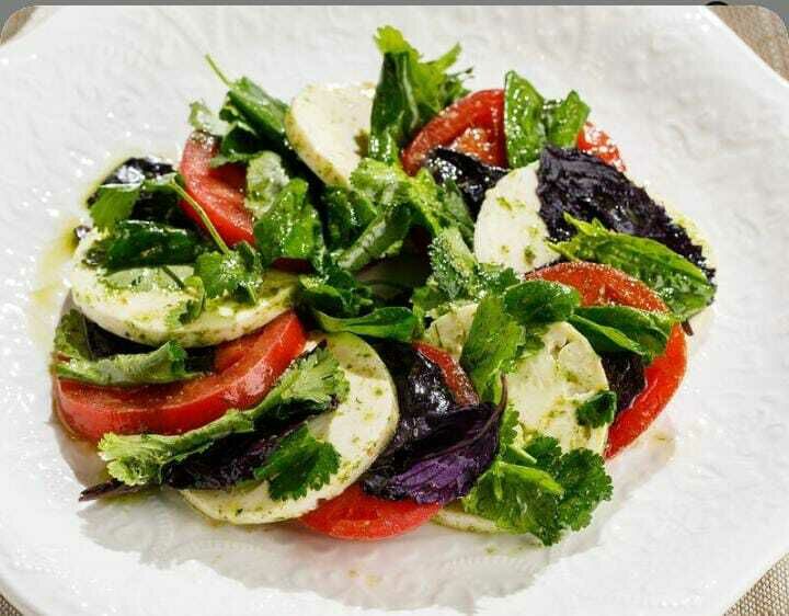 Quelli salad with tomatoes