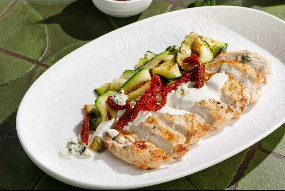  Chicken breast with zucchini and dorblu sauce