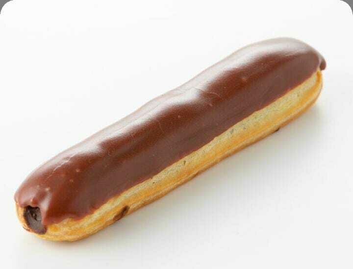  Chocolate eclair
