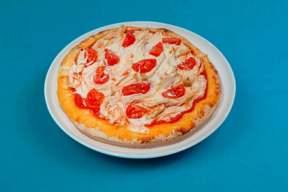 Children's creamy chicken pizza