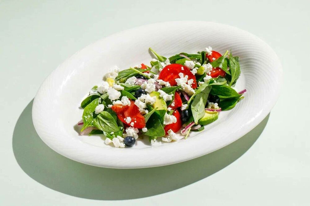 Salad with spinach and feta cheese