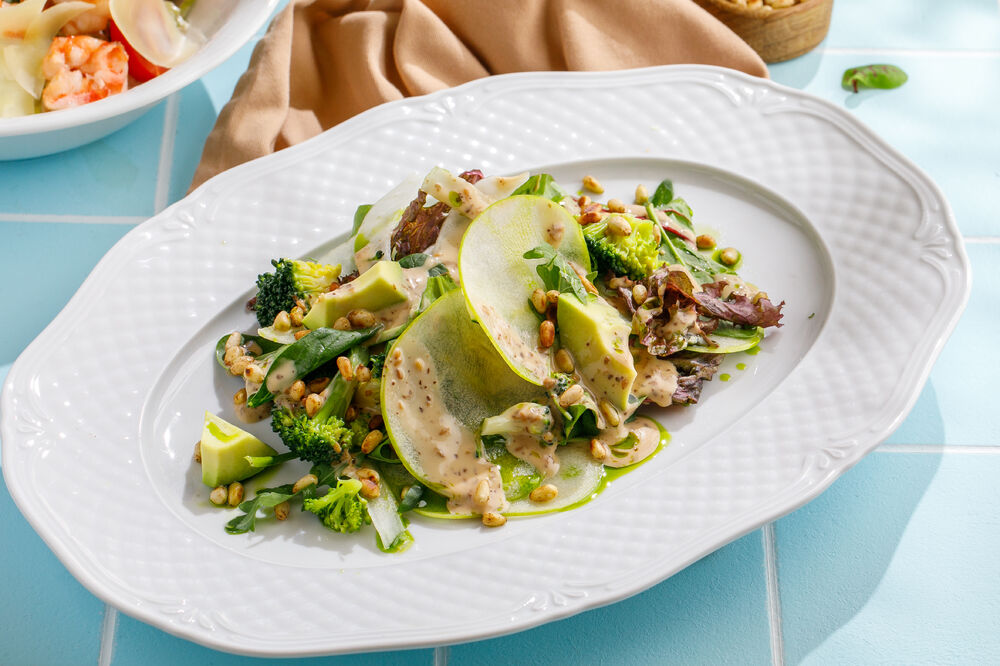 Green salad with avocado and nut dressing