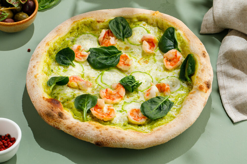  Pizza with shrimp and zucchini cream