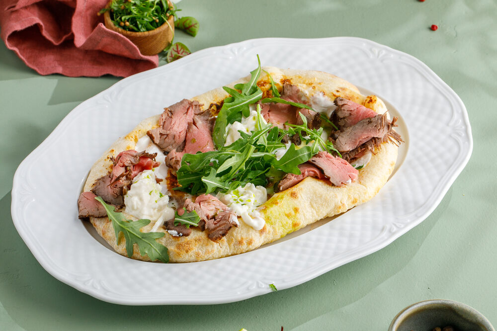 Flatbread with roast beef