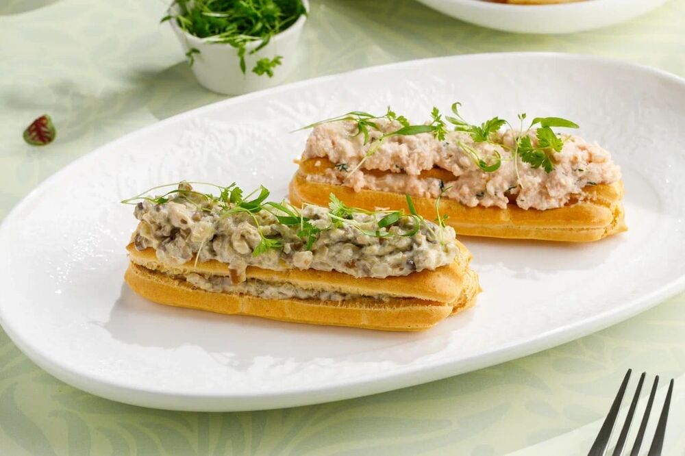 Eclair with fish (1 piece)