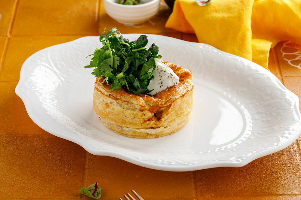 Pie with rabbit stewed in sour cream