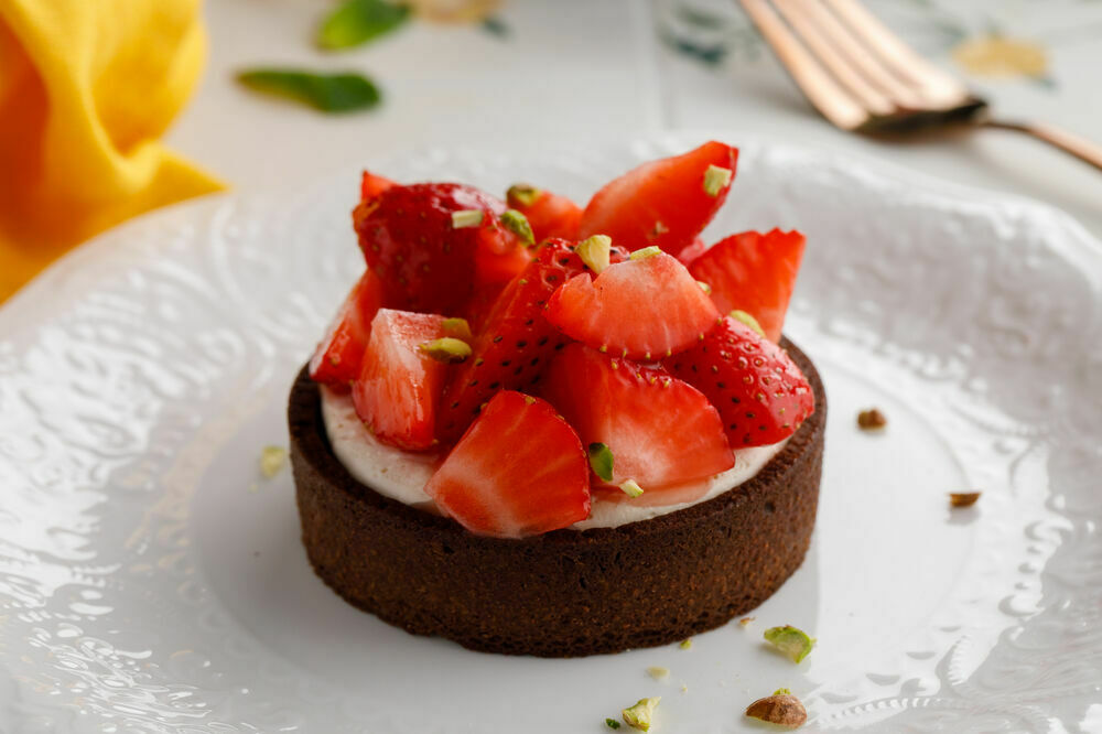 Chocolate tart with seasonal fruits