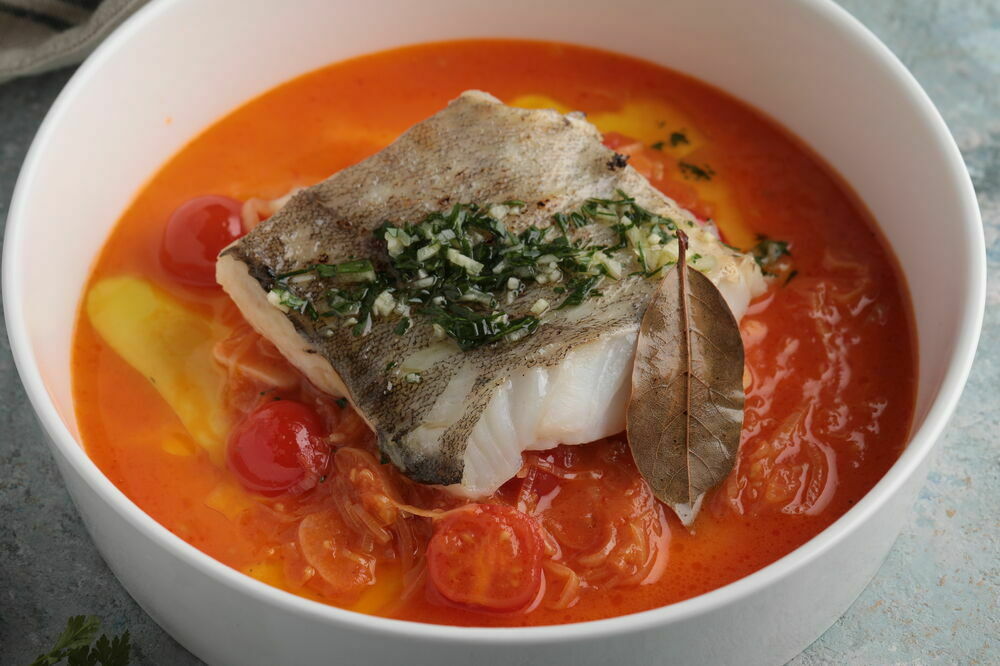 Baked halibut with zucchini and tomatoes