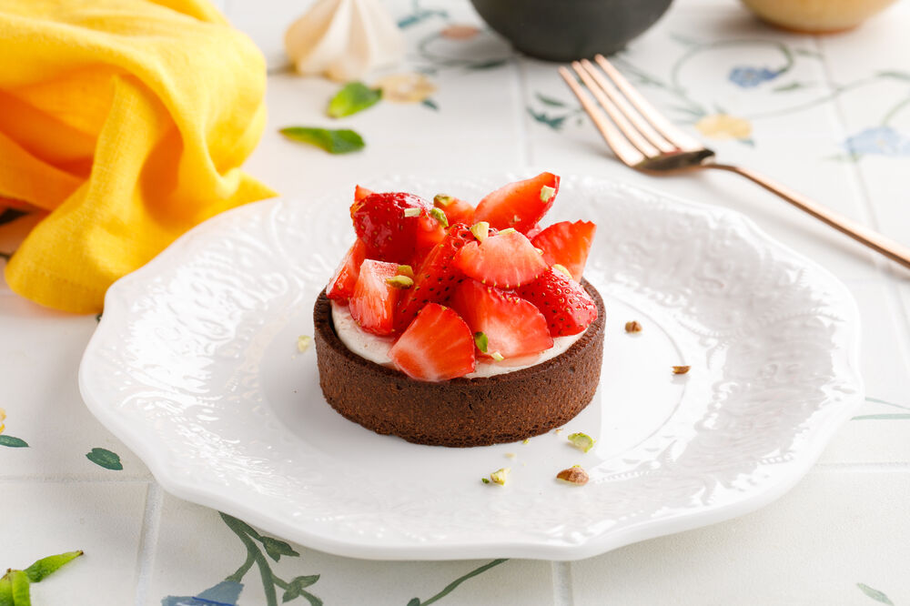 Chocolate tart with seasonal fruits