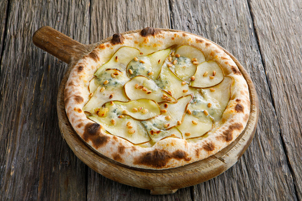 Gorgonzola pear pizza