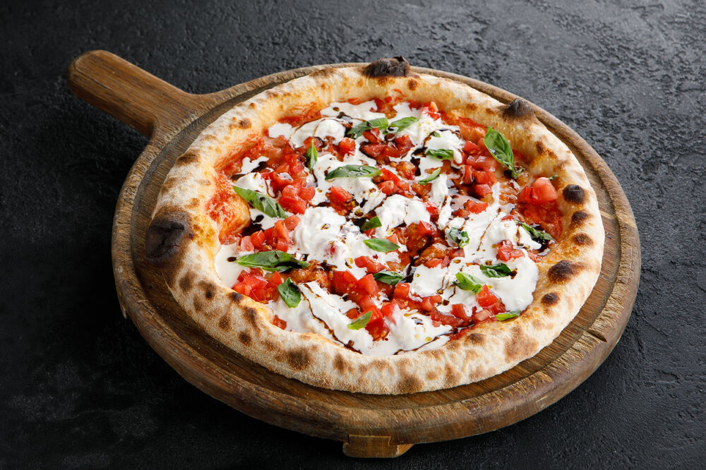 Pizza with stracciatella and tomatoes