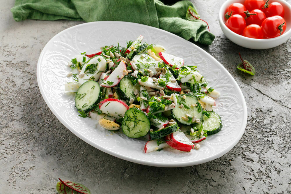 Salad from the garden with sour cream