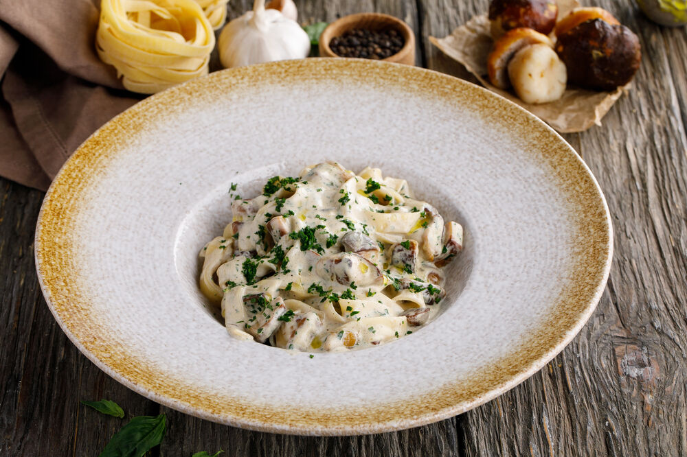 Fetuccini with porcini mushrooms and truffle sauce