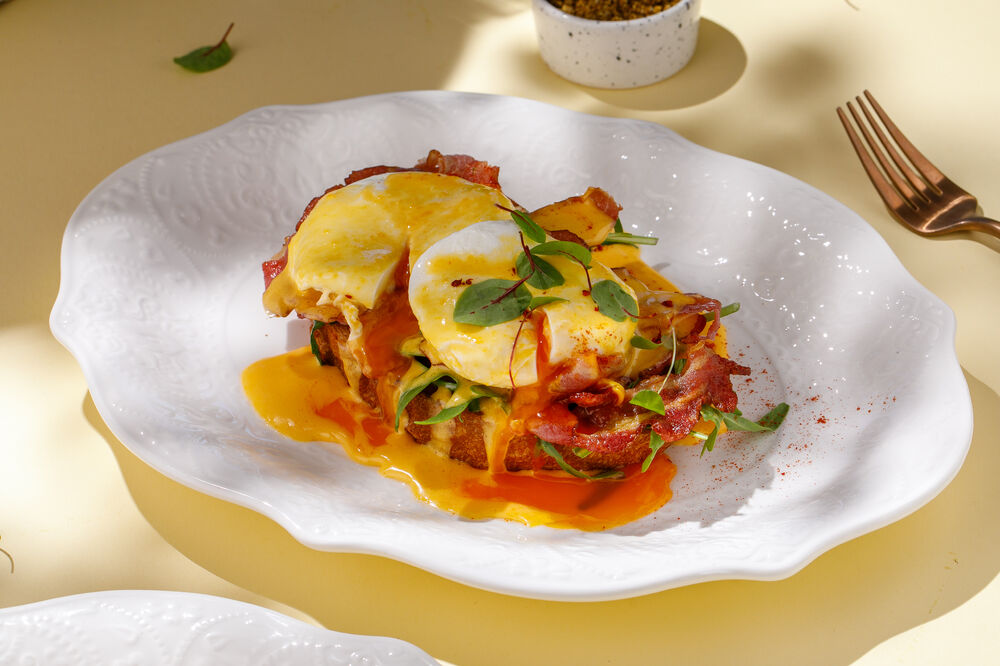 Egg benedict with Tambov ham