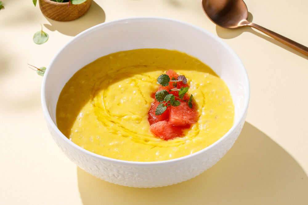 Rice porridge with mango and grapefruit