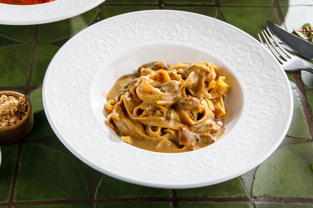  Tagliatelle with mushrooms and truffle sauce