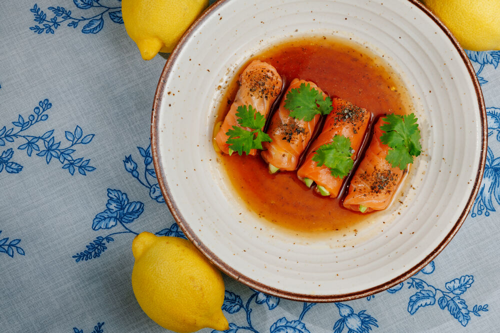 Salmon rolls with shiso sauce and truffle oil