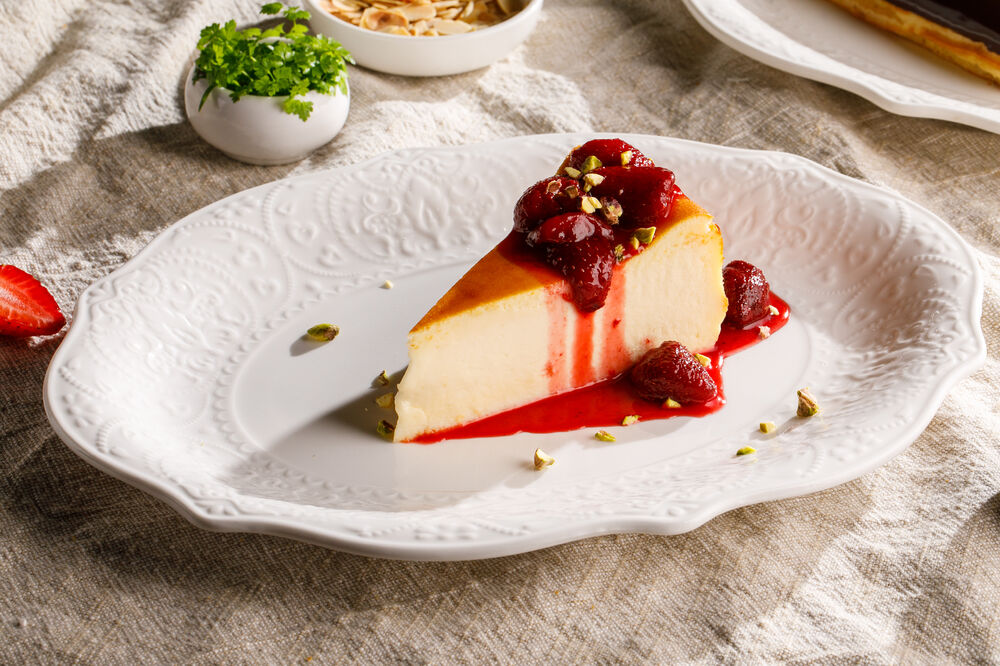 Cheesecake with homemade strawberry jam