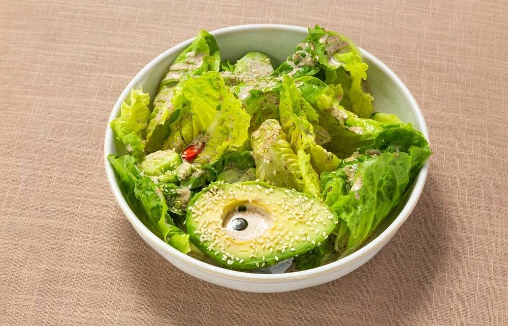 Green salad with avocado