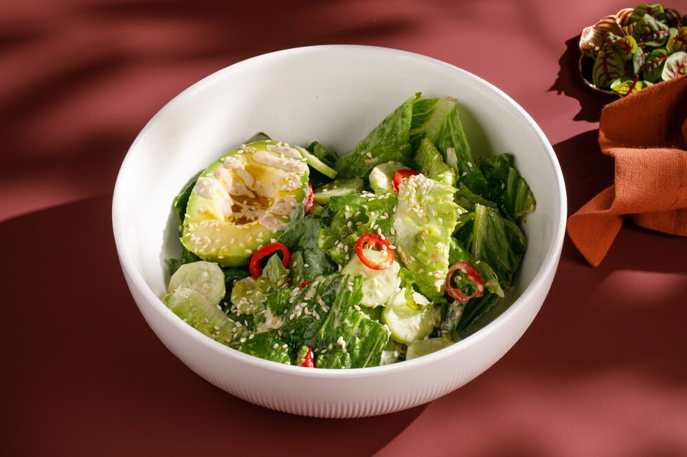 Green salad with avocado