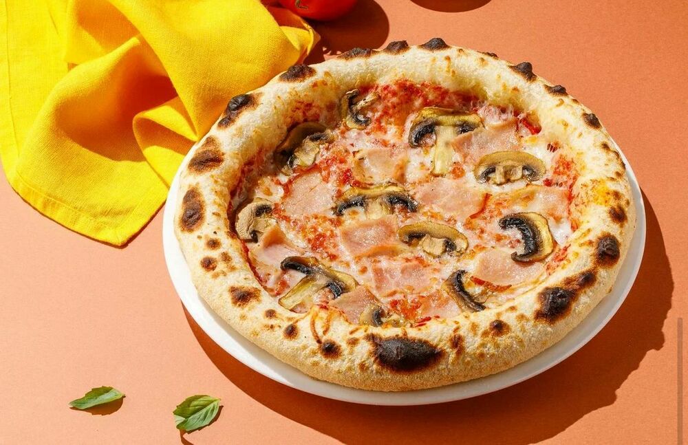 Pizza with ham and mushrooms