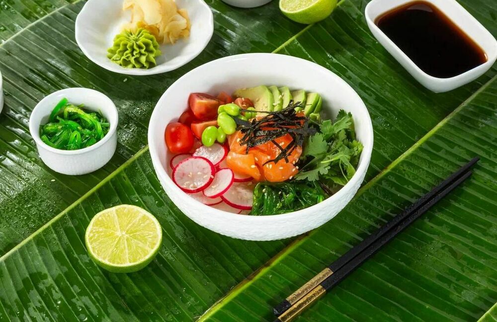  Poke with salmon