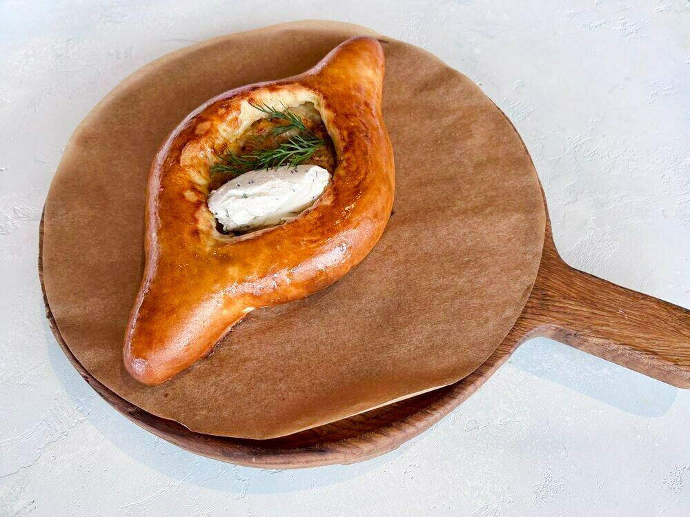 Khachapuri with chanterelles