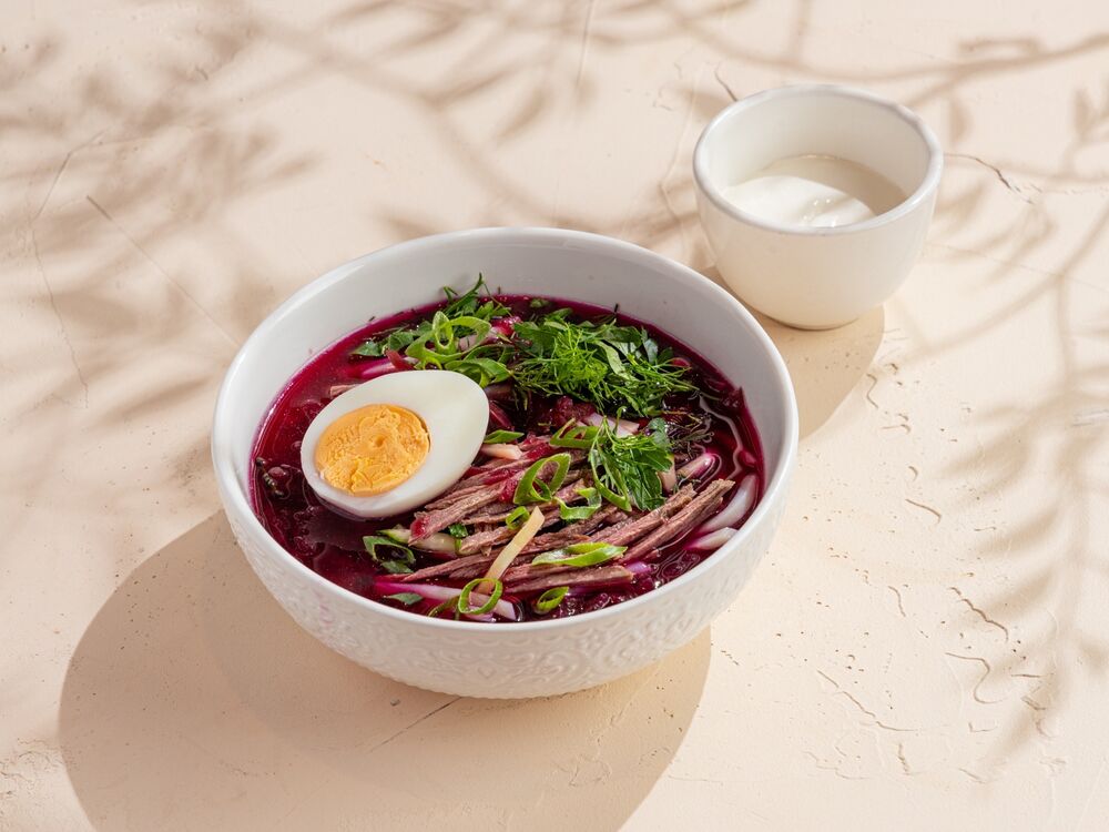 Beetroot soup with beef