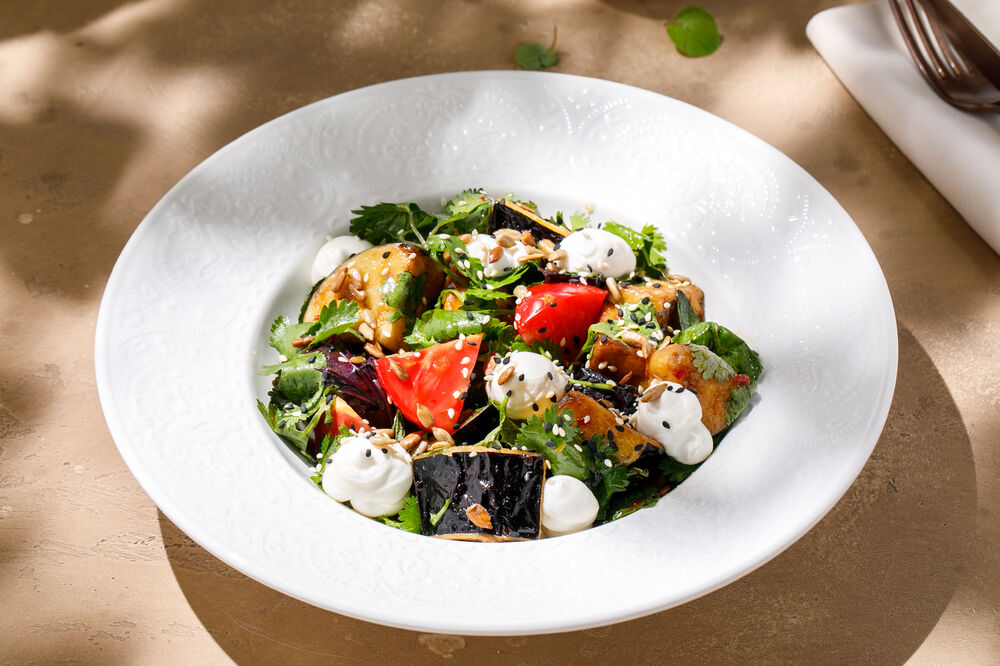 Salad with crispy eggplant