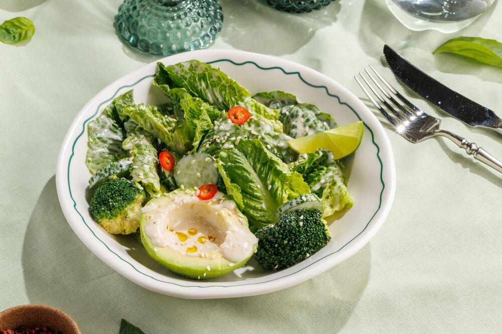 Salad with avocado and nut dressing