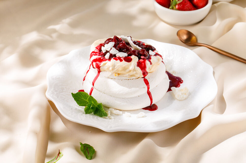 Pavlova dessert