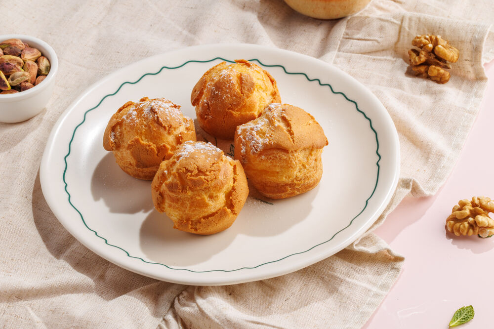 Custard buns