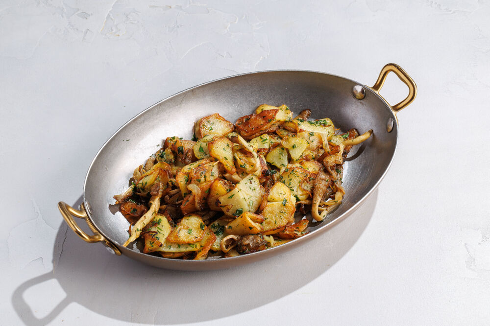 Fried potatoes with mushrooms