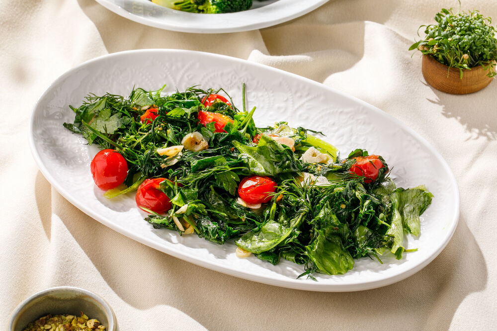 Fried greens with tomatoes