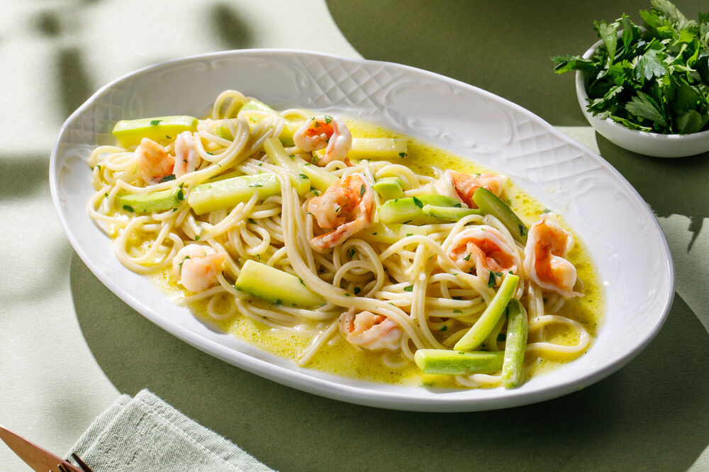 Pasta with zucchini and shrimp