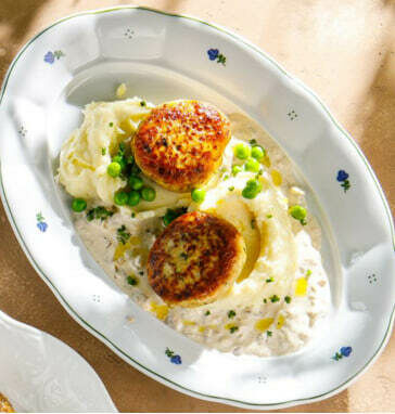 Turkey cutlets with mashed potatoes