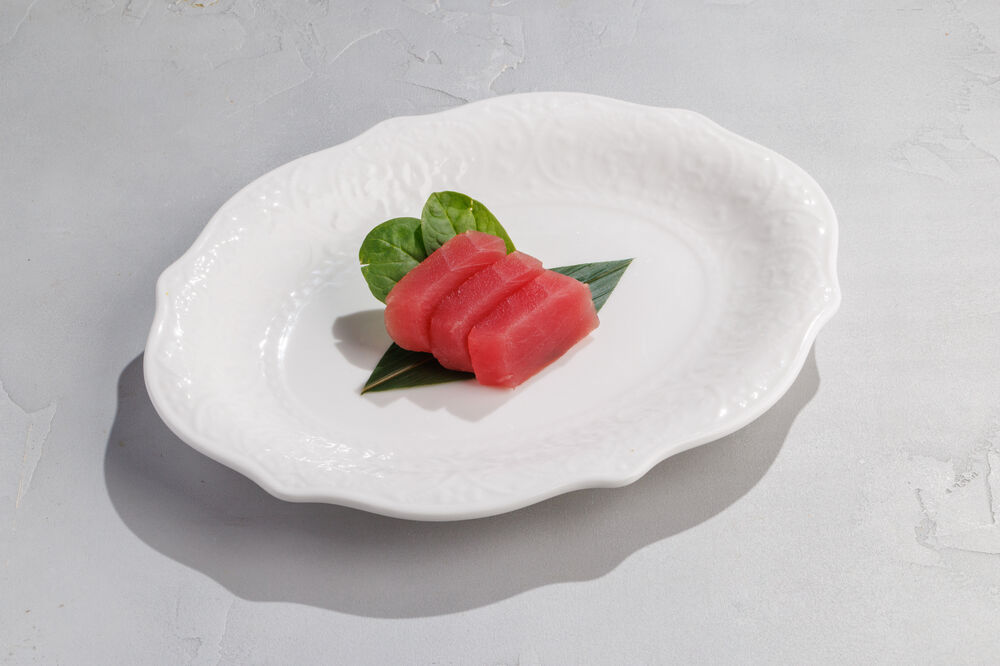 Sashimi with tuna