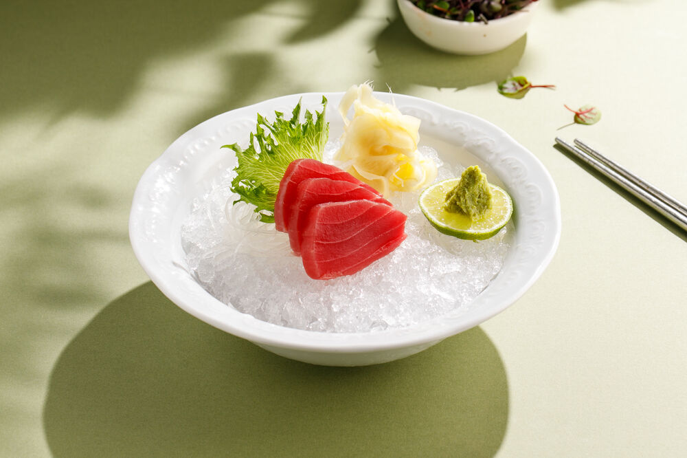 Sashimi with tuna