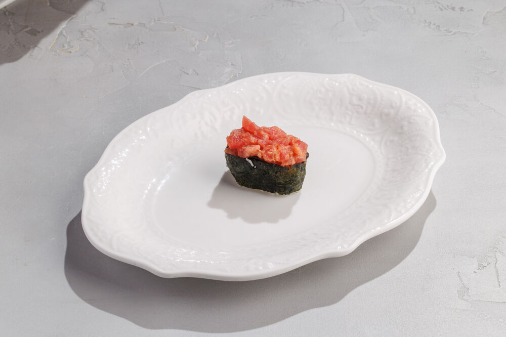 Spicy sushi with tuna