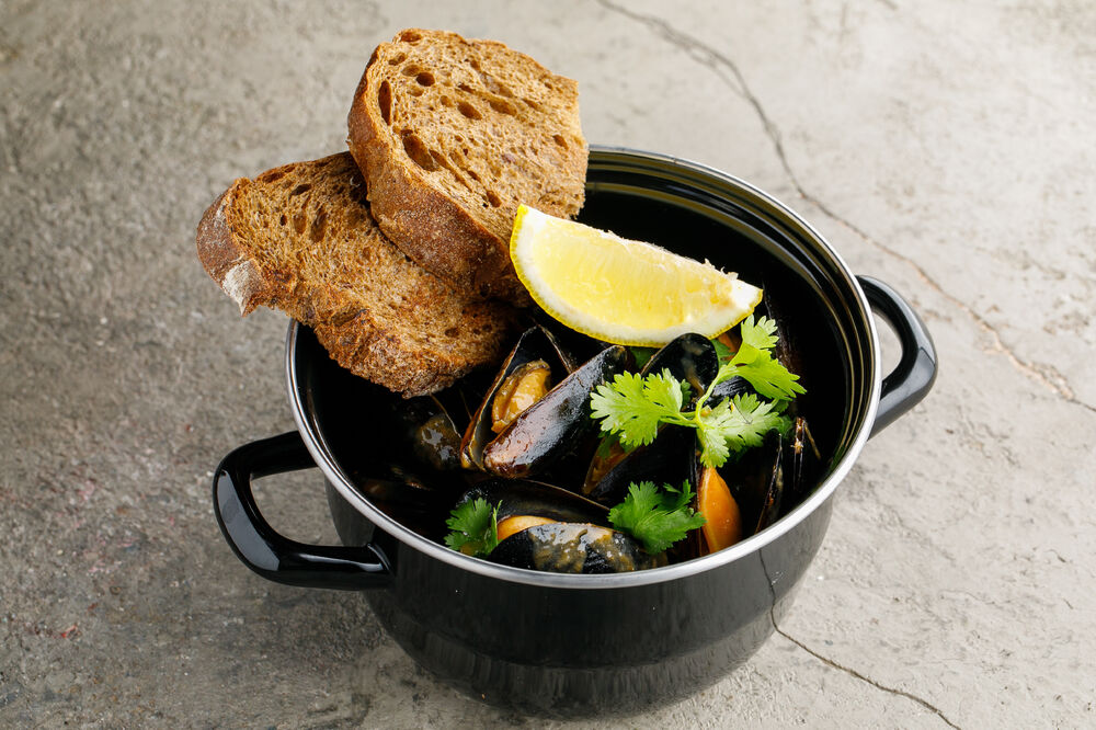 Mussels in tom yum sauce