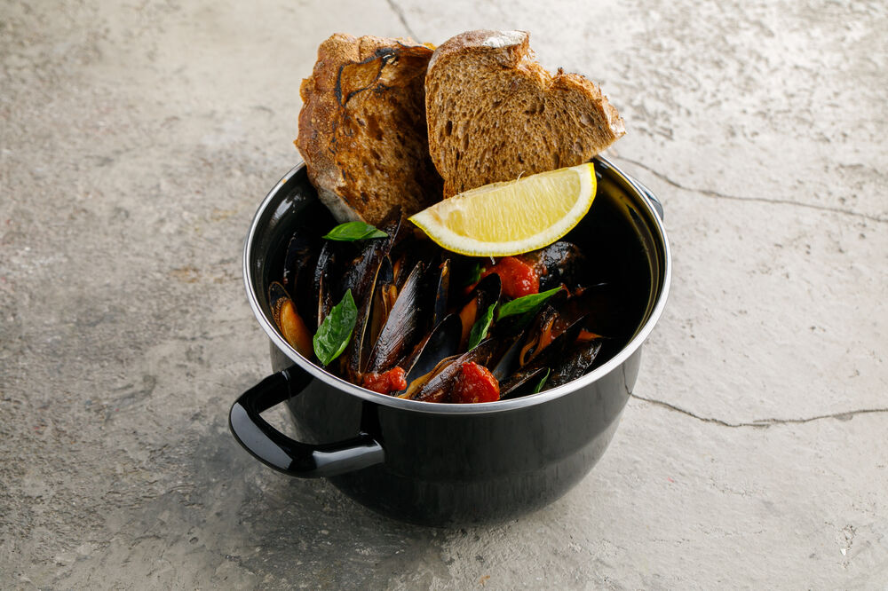 Mussels in tomato sauce