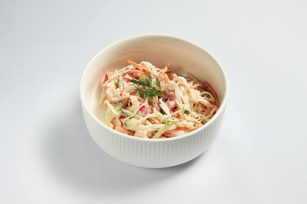 Vitamin salad with chicken