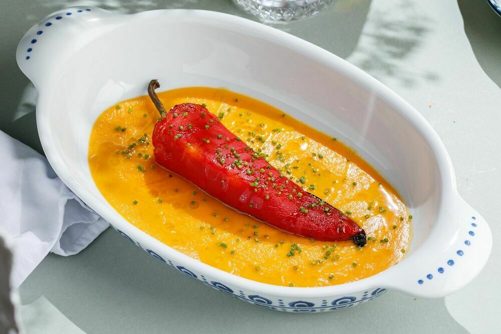 Pepper stuffed with pike with lecho sauce