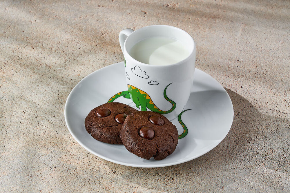 Chocolate cookies with warm milk