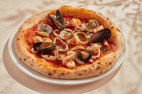 Pizza with seafood