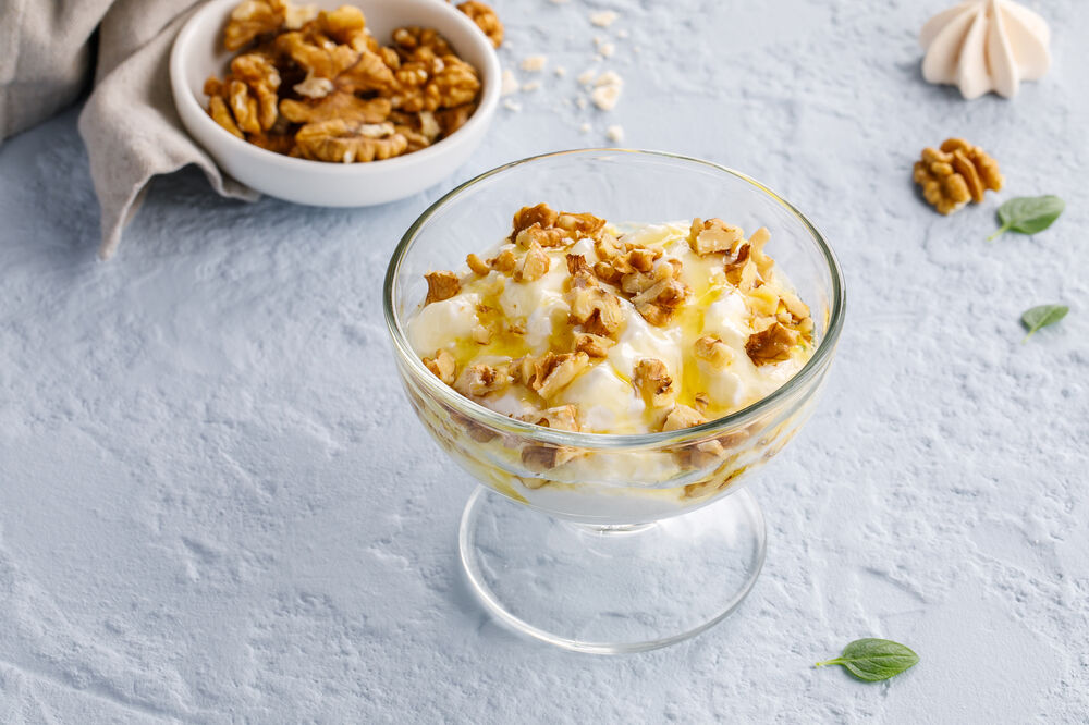 Matzoni with honey and walnuts