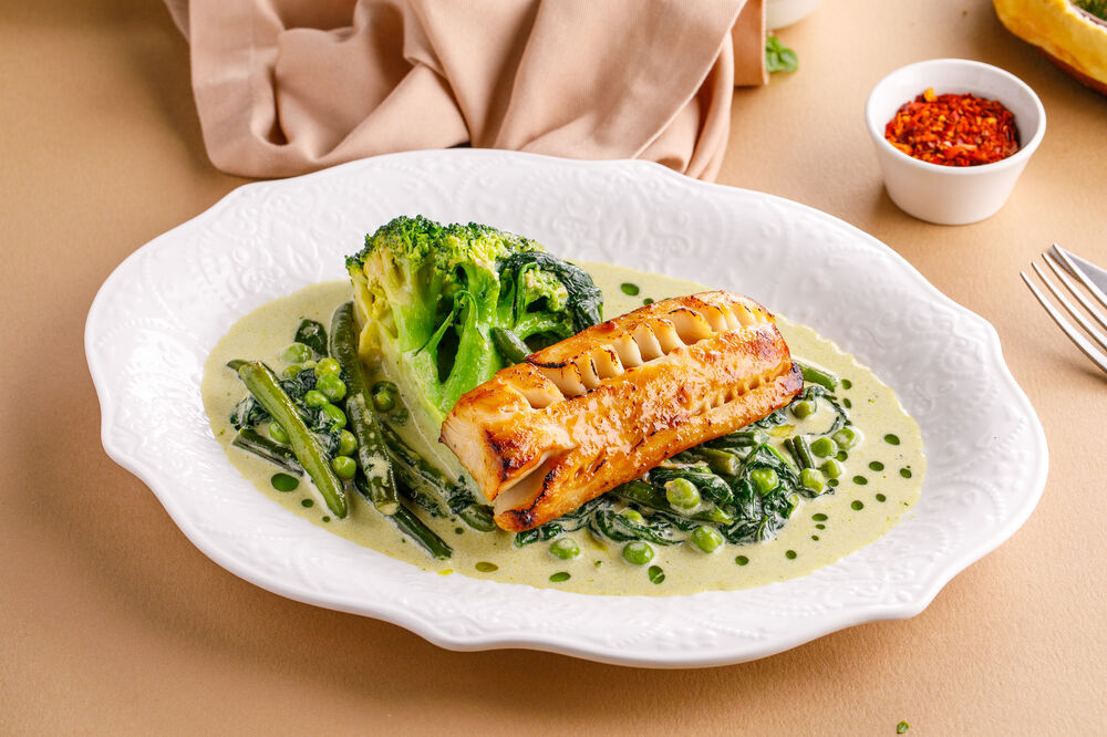 Charcoal fish with broccoli